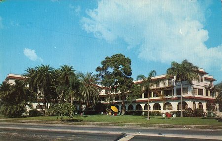 Photo of Sunset Hotel in the 1950's